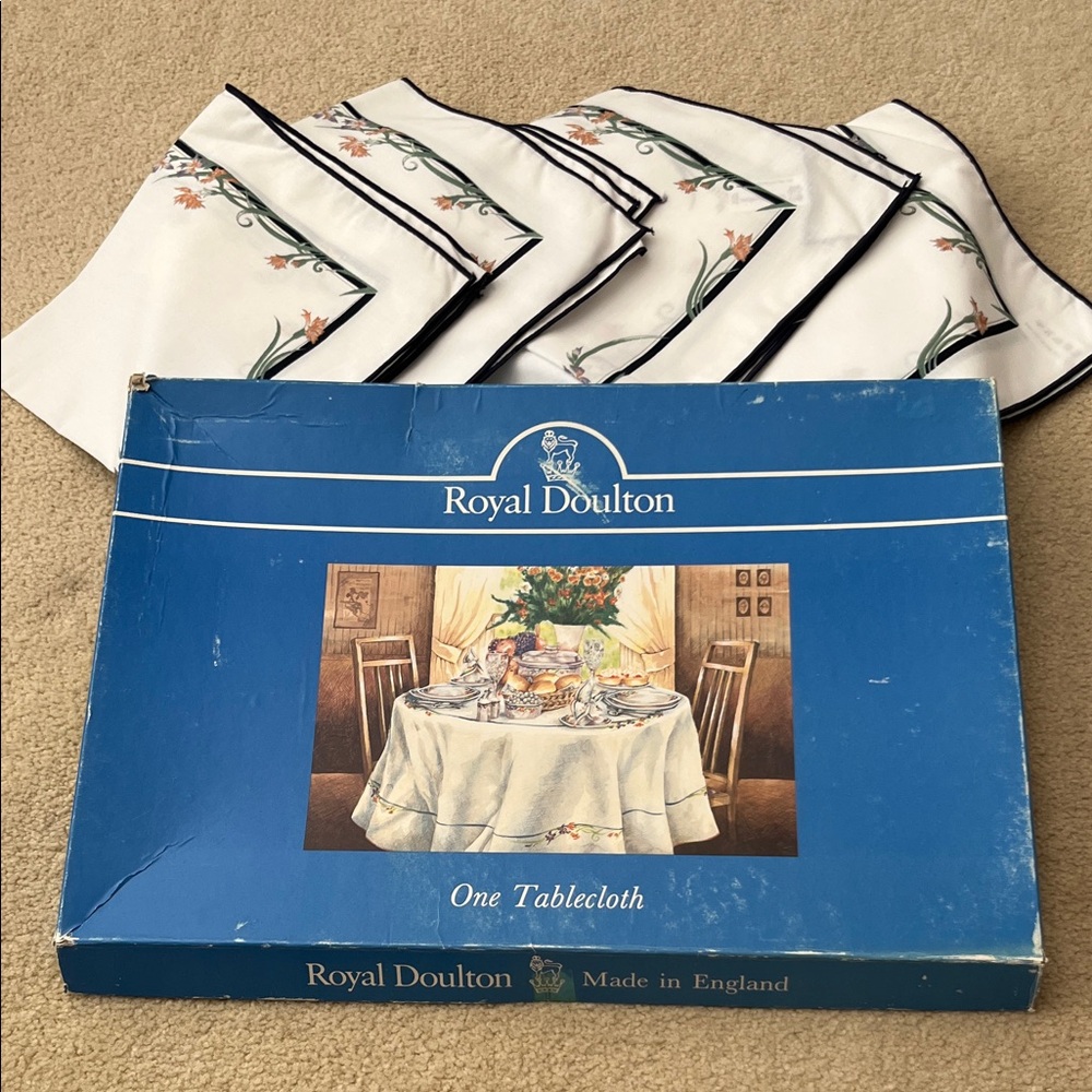 Vintage Royal Doulton Tablecloth & 4 Napkins Made in England In Box Never Used